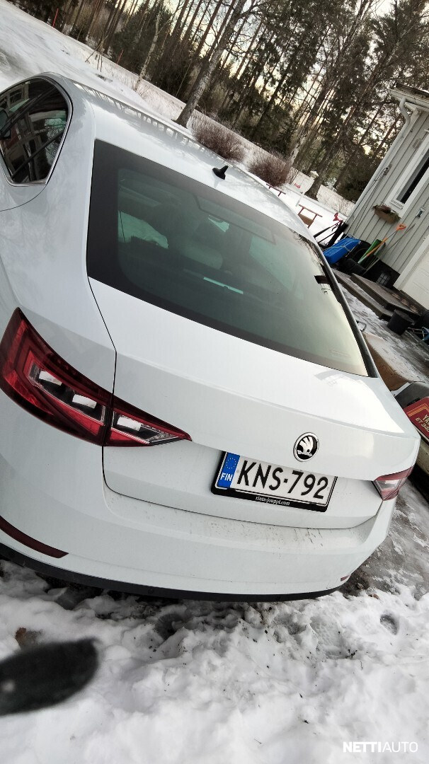 Skoda Superb 2016, photo 7/11