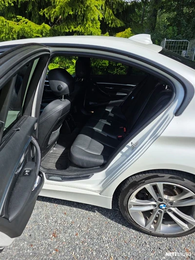BMW 330 2016, photo 6/12