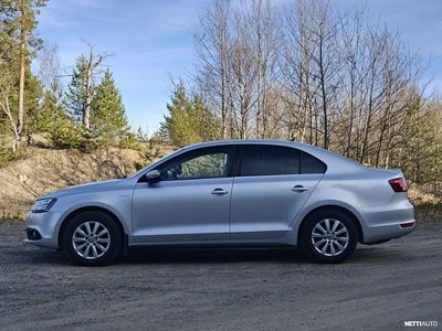 Volkswagen Jetta 2013, kuva 2/10