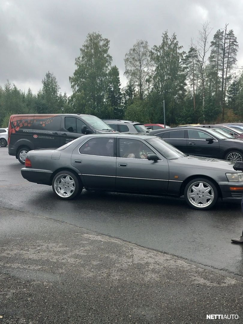 Lexus LS