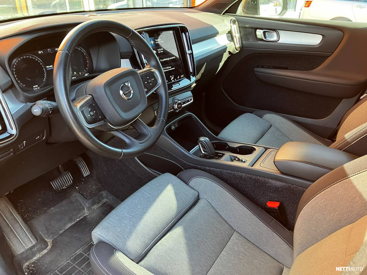 Volvo XC40 2021, kuva 3/7
