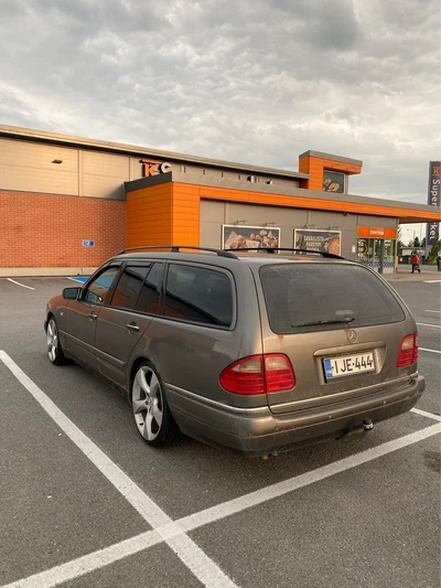 Mercedes-Benz E 1999, kuva 2/13