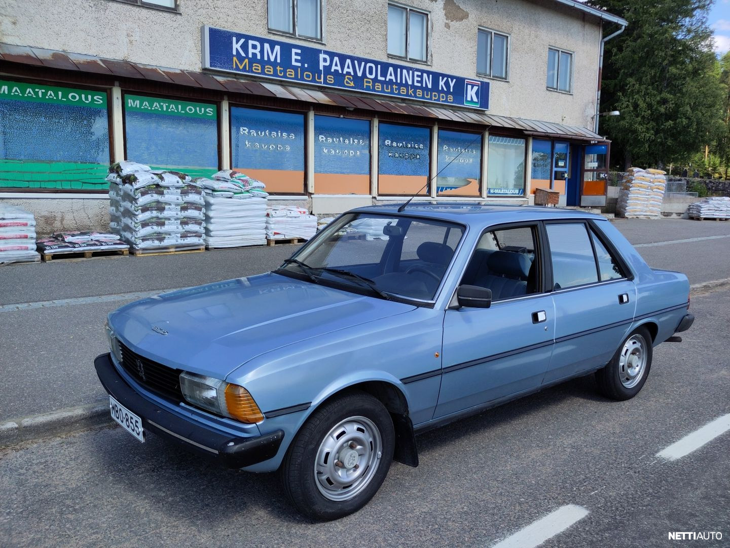 Peugeot 305