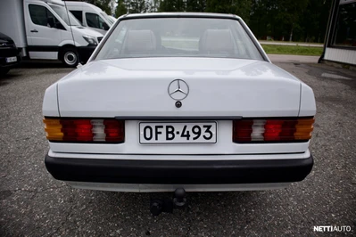 Mercedes-Benz 190 4D SEDAN 1989, photo 6/13