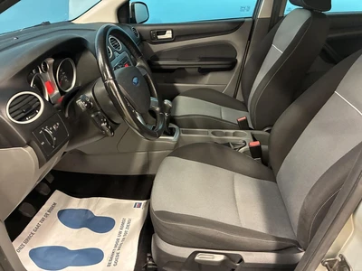 Ford Focus 2010, photo 7/20