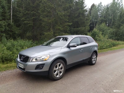 Volvo XC60 2,4D AWD Summum aut 2010, kuva 2/6