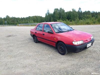 Nissan Sunny 1994, photo 3/15