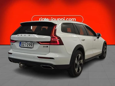 Volvo V60 Cross Country 2022, photo 6/33