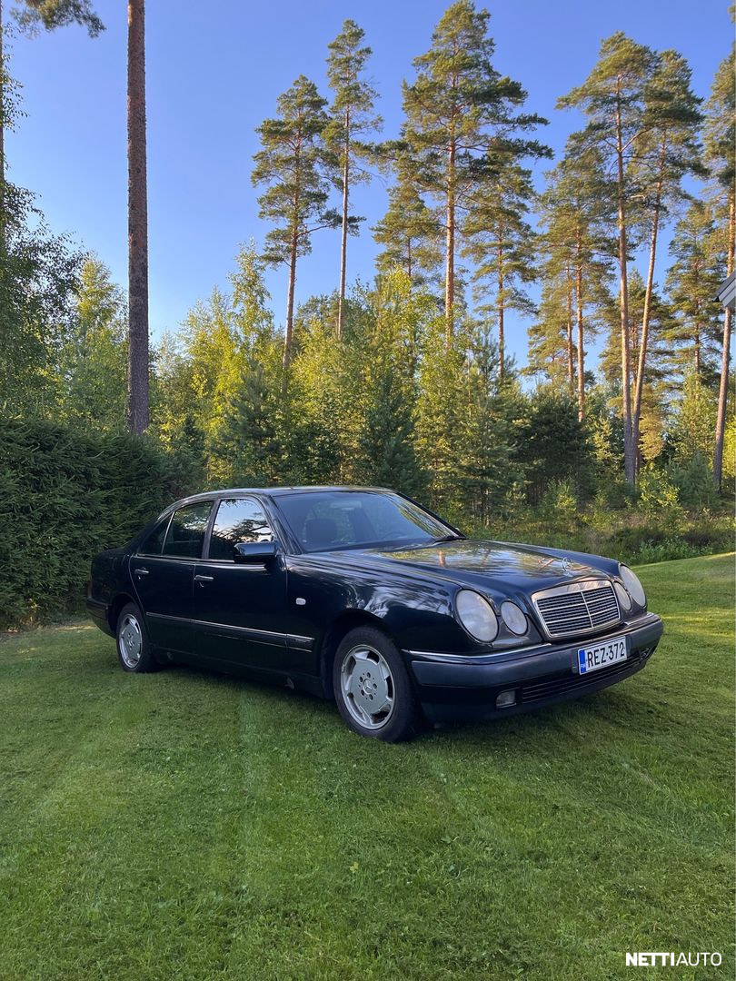 Mercedes-Benz E 230