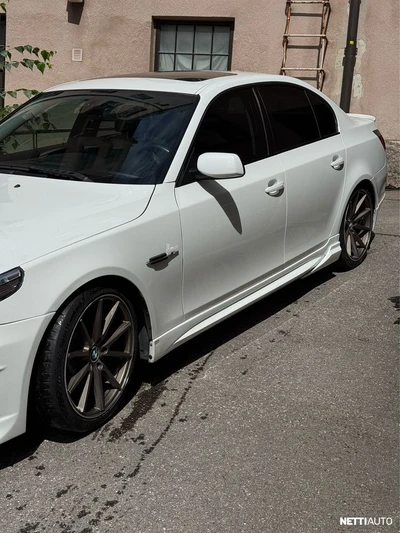 BMW 545 i 2004, kuva 2/24