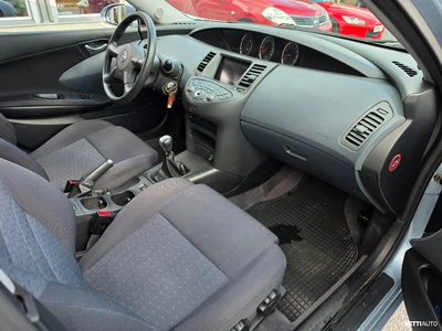 Nissan Primera 2004, photo 6/13