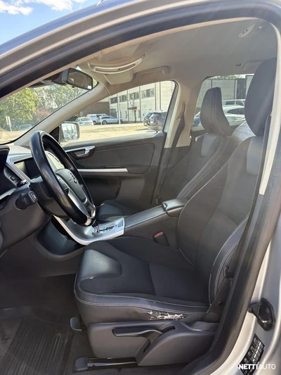 Volvo XC60 2011, photo 3/5