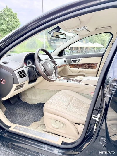 Jaguar XF 2009, kuva 3/6