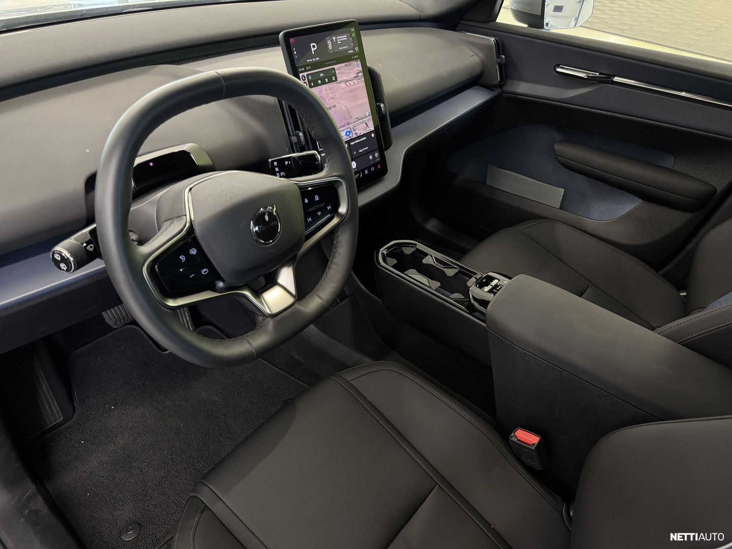 Volvo EX30 2024, photo 4/7
