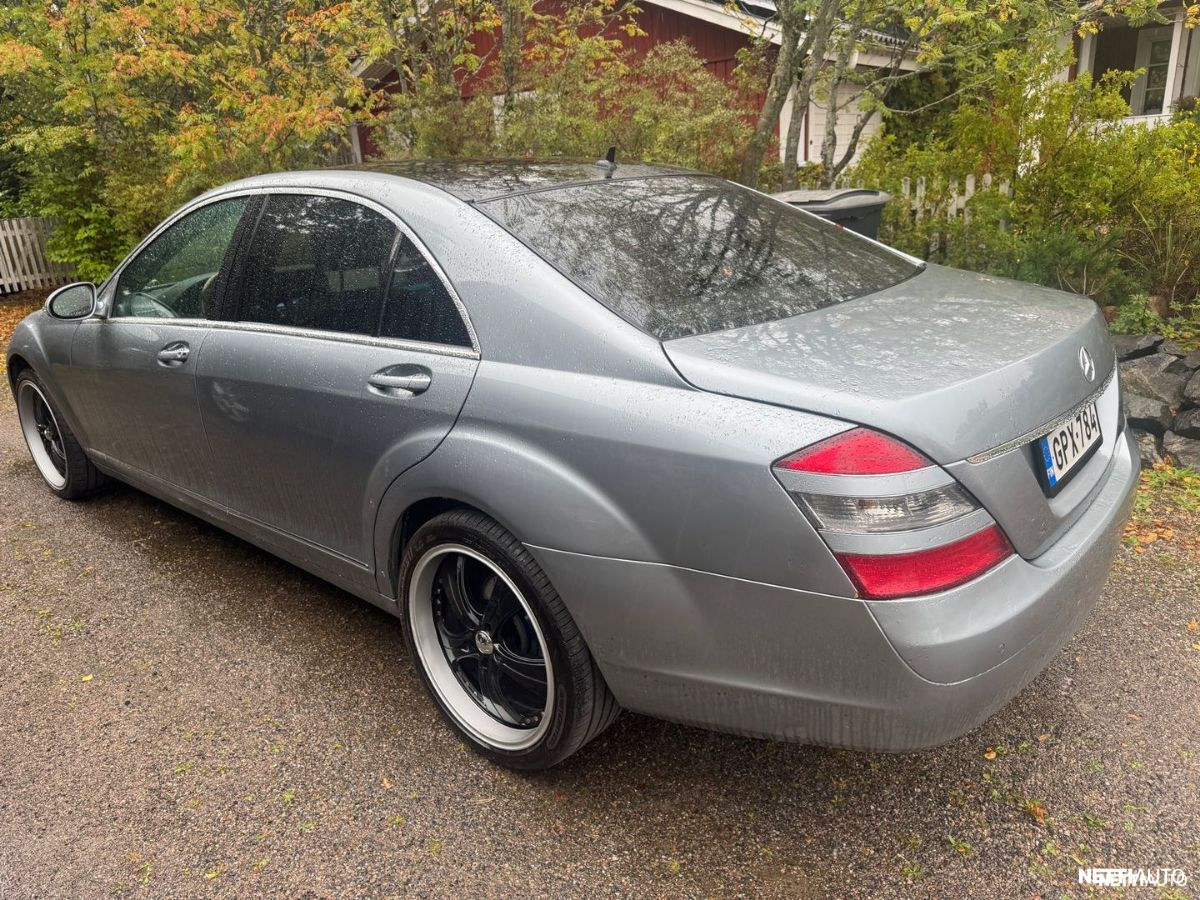 Mercedes-Benz 320