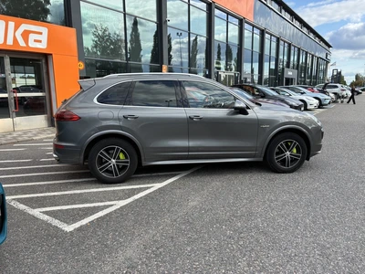 Porsche Cayenne S E-hybrid 2015, photo 5/9