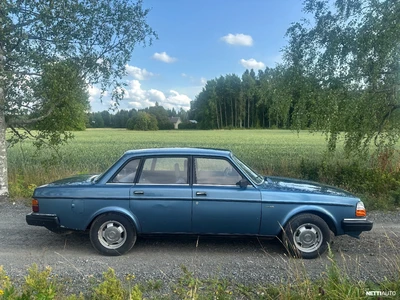 Volvo 240 1983, kuva 2/10