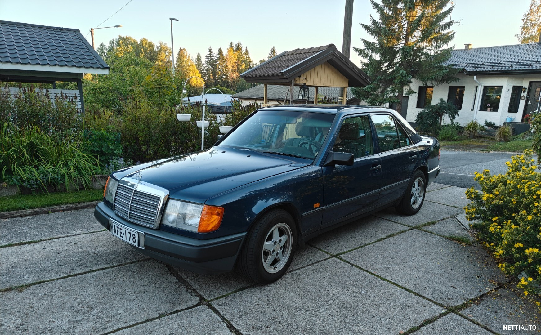 Mercedes-Benz E 300