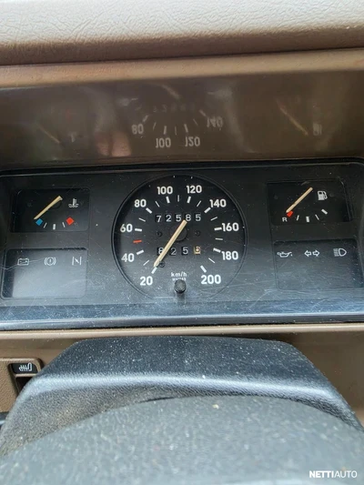 Opel Corsa 1990, kuva 2/8