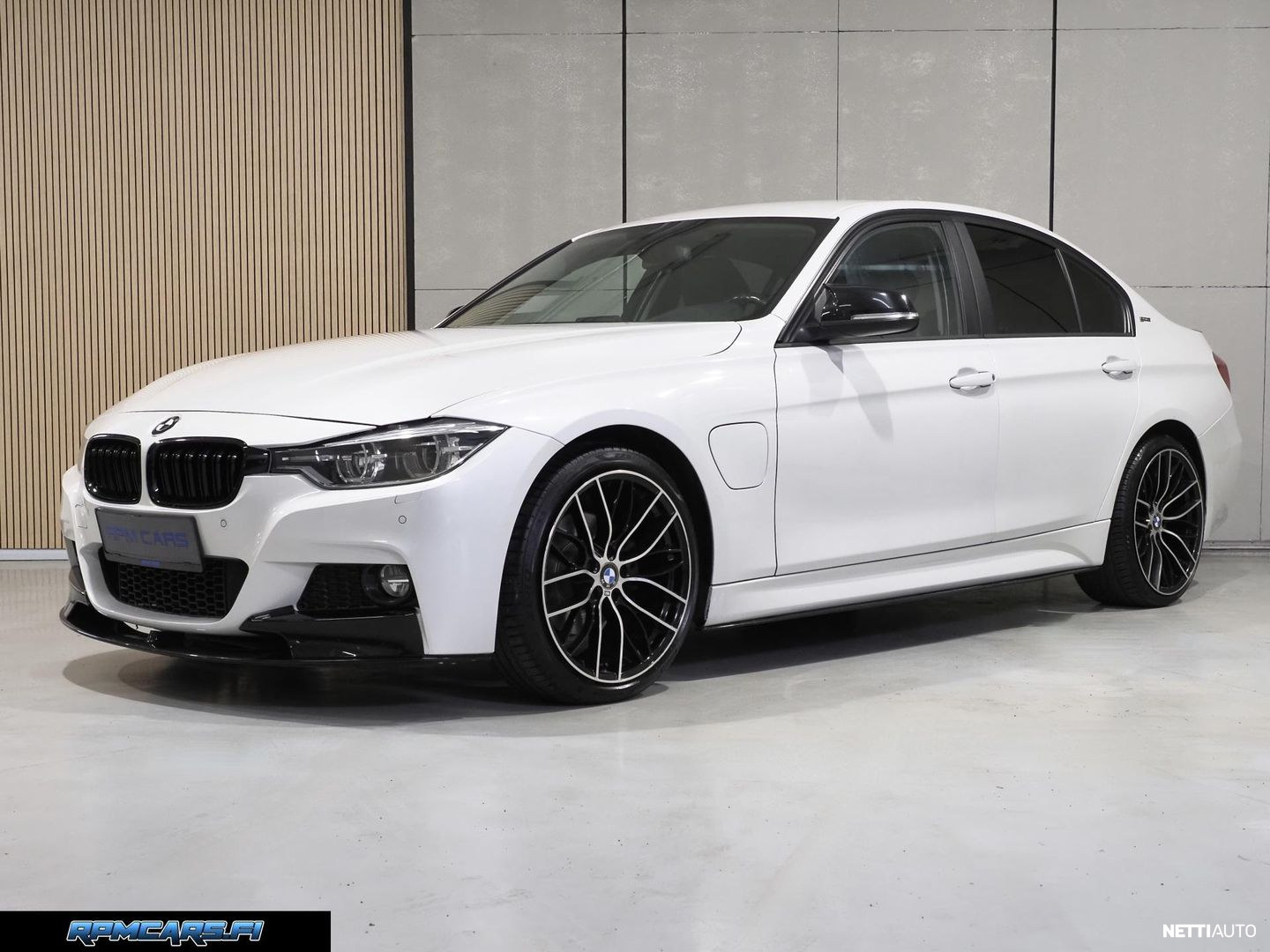 BMW 330
