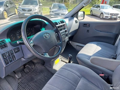 Toyota Hiace 2,5 D-4D 117 5ov pitkä 4WD 2009, kuva 7/8