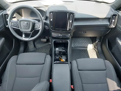 Volvo XC40 2023, photo 2/7