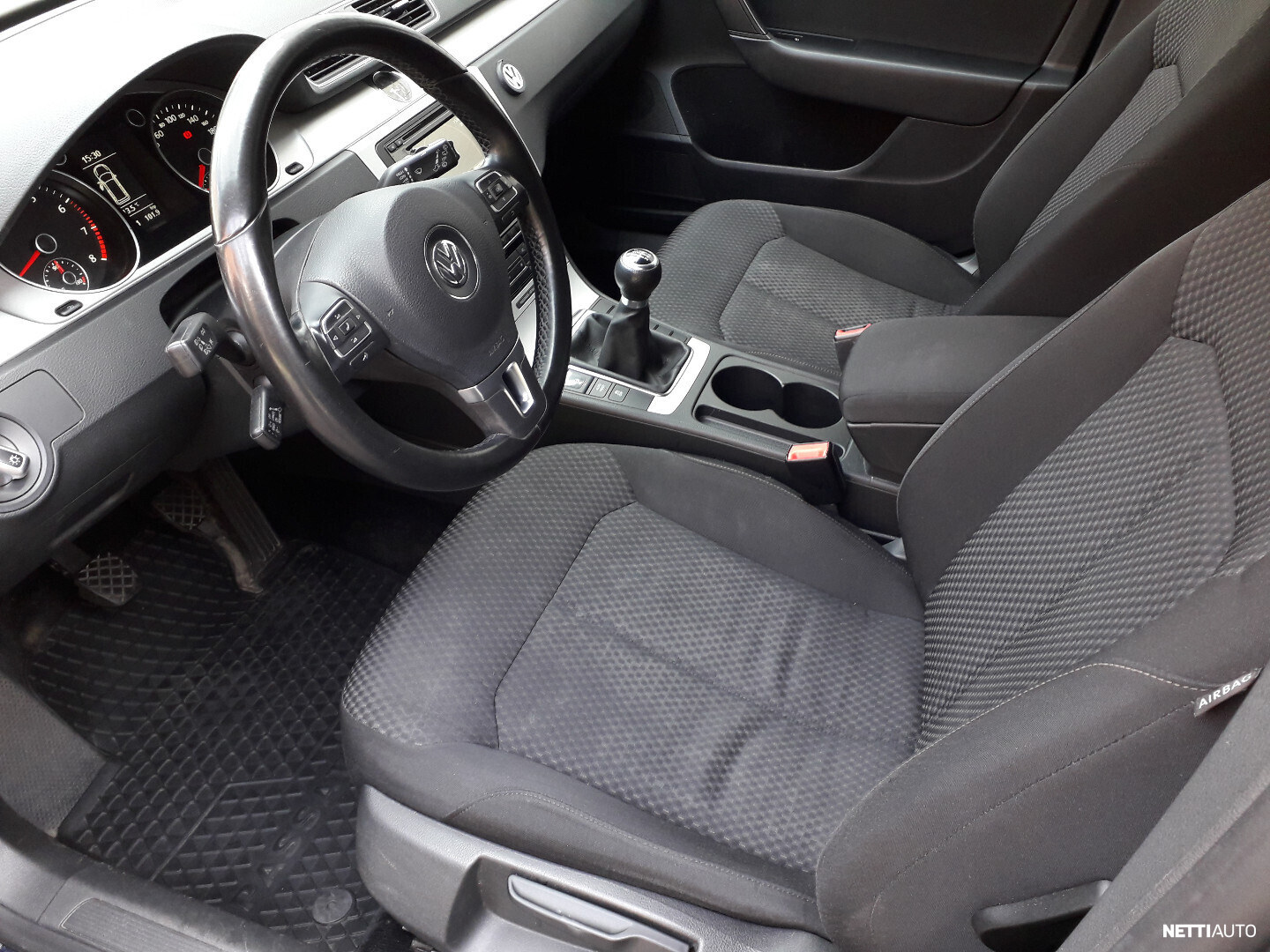 Volkswagen Passat 2011, photo 6/13