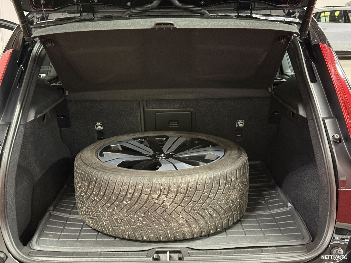 Volvo XC40 2023, photo 5/21