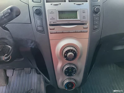 Toyota Yaris 2006, photo 7/8
