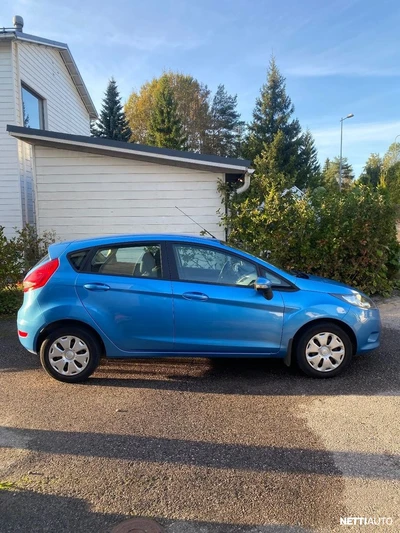 Ford Fiesta 1,25 60 hv Trend M5 5-ovinen 2011, photo 2/7