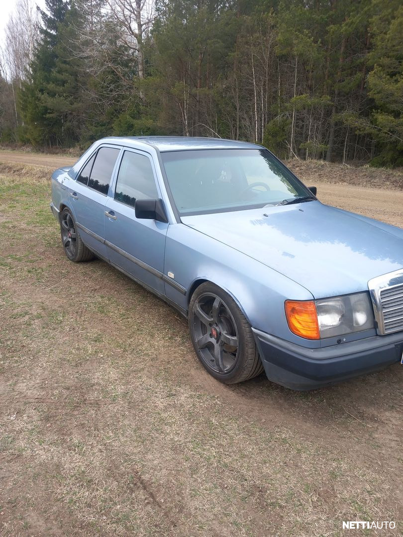 Mercedes-Benz 230