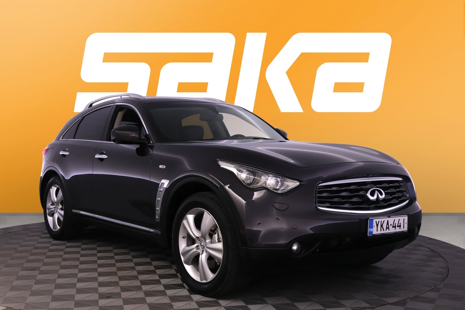 Infiniti FX30d ** ACC / Ilmastoidut Ruskeat Nahat! / Kaistavahti / Kattoluukku / Muistipenkki / Vetokoukku! / P. Kamera