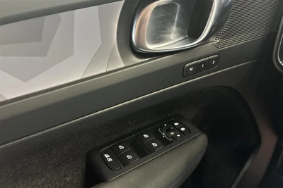Volvo XC40 Recharge Twin Plus 2024, photo 7/10