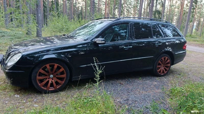 Mercedes-Benz E 2004, kuva 2/10