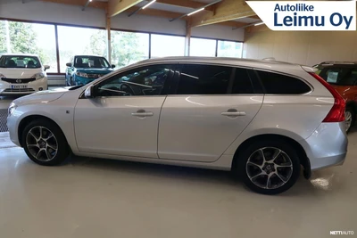 Volvo V60 2015, photo 5/19