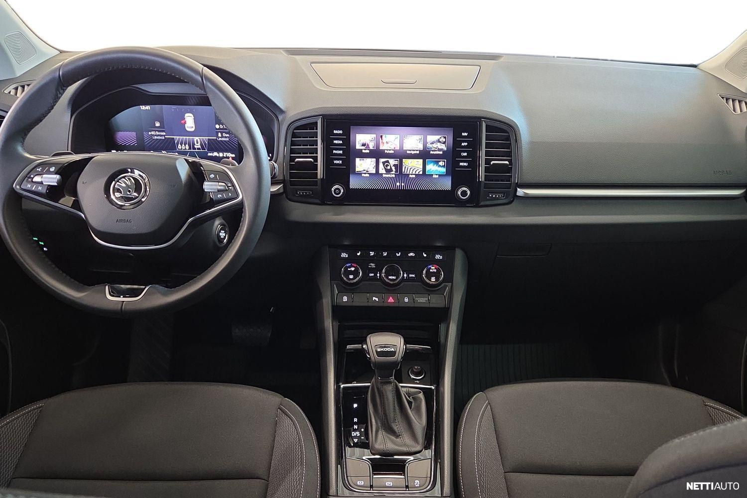 Skoda Karoq 2025, photo 7/21