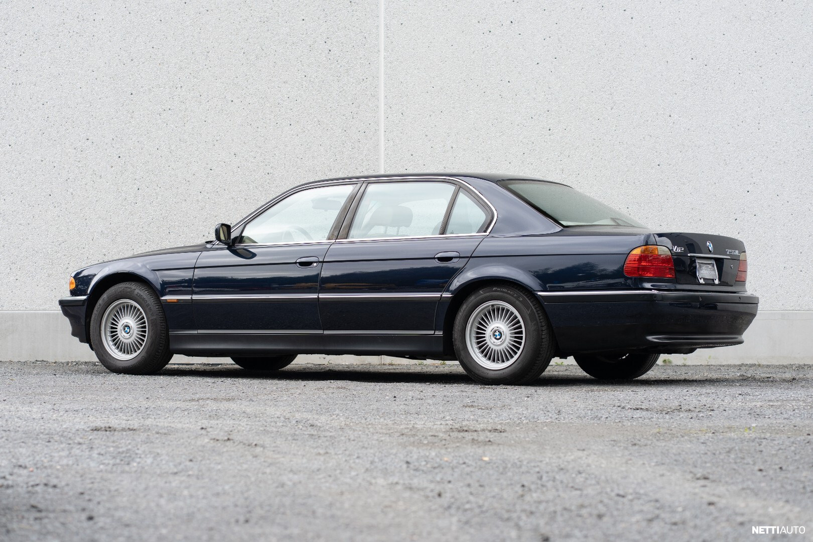 BMW 750