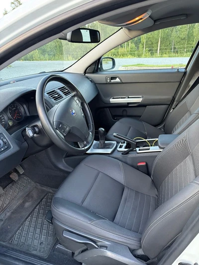 Volvo V50 1,8F (125 hv) Momentum man 2009, kuva 7/14