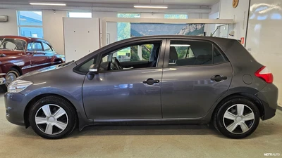 Toyota Auris 2010, kuva 2/9