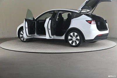 Tesla Model Y RWD 2023, photo 7/31