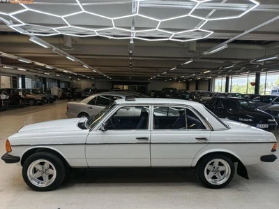 Mercedes-Benz 200 1983, kuva 4/10