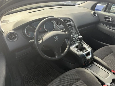 Peugeot 5008 2015, photo 3/4