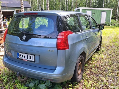 Peugeot 5008 2011, photo 3/6