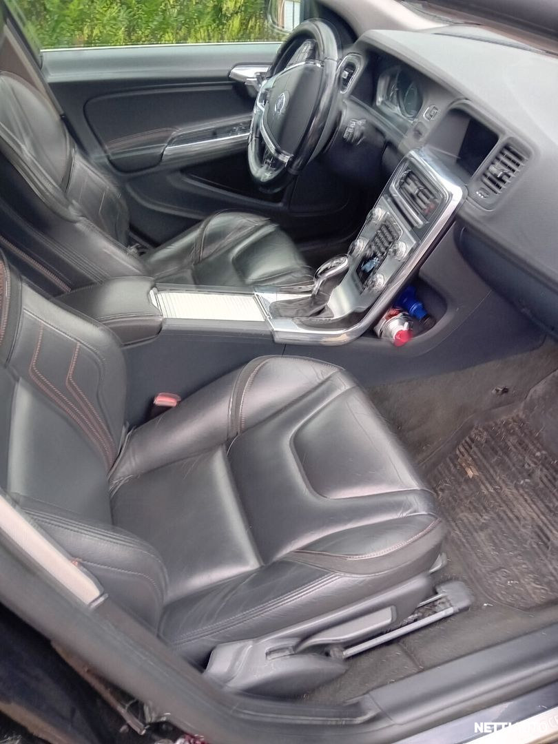 Volvo V60 2015, photo 7/10