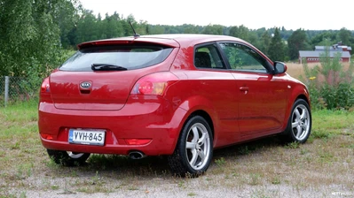 Kia Ceed 1,4 ISG LX 3D EcoDynamics 2010, photo 5/20