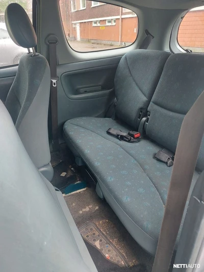 Toyota Yaris 2002, kuva 2/17