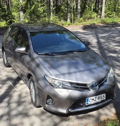 Toyota Auris 1,8 Hybrid Active 2014, kuva 1/5