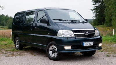 Toyota Hiace 2,5 D-4D 117 5ov 4WD pitkä 2009, kuva 2/20