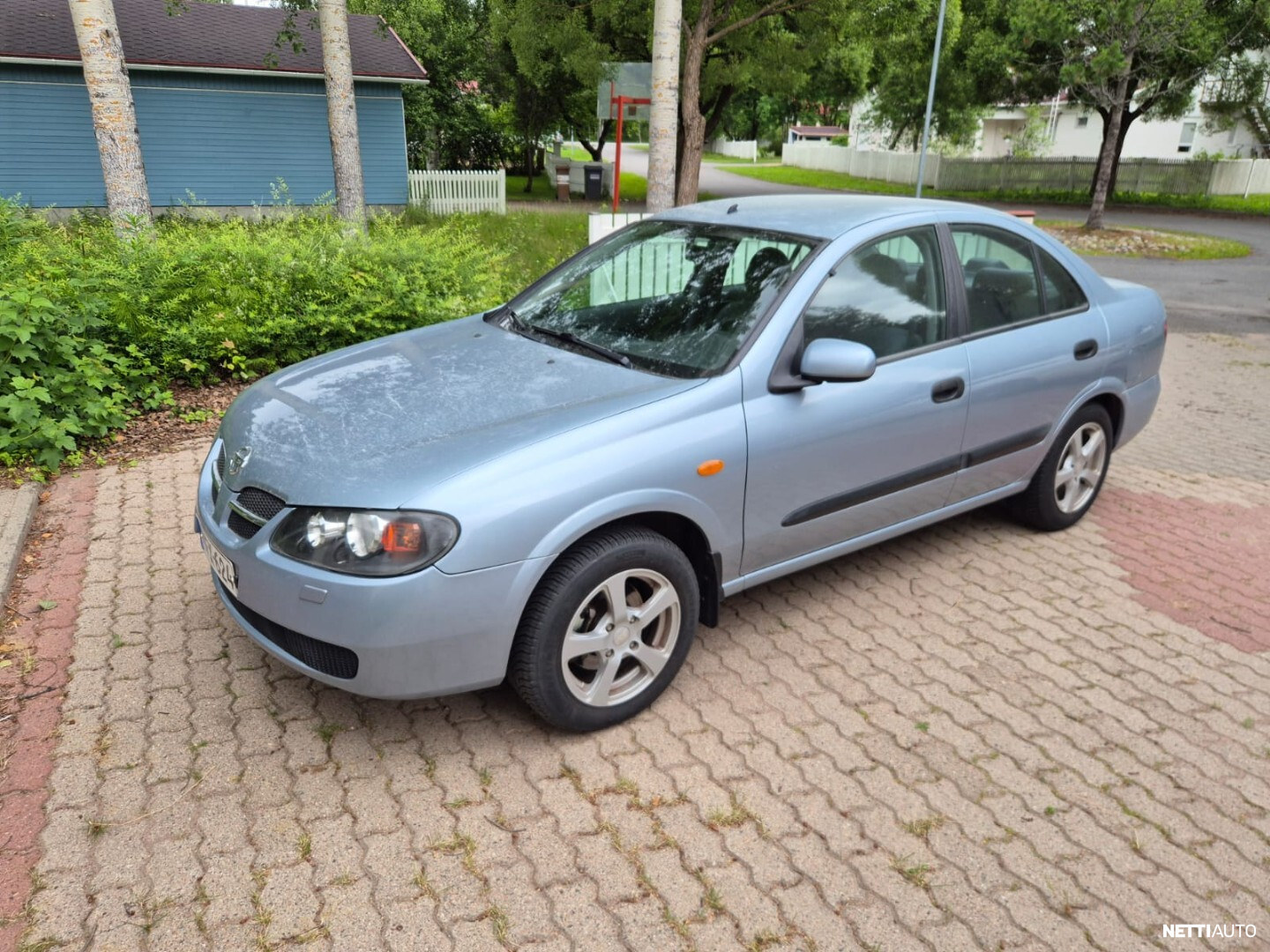 Nissan Almera