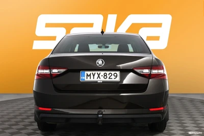 Skoda Superb 2017, photo 7/38